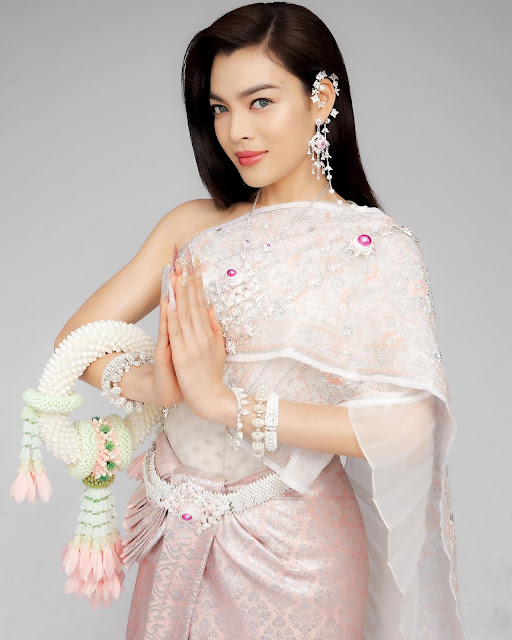 Phùng Truong Trân Ðài – Most Beautiful Vietnam Transgender Woman Dressing in Thai Traditional Costume