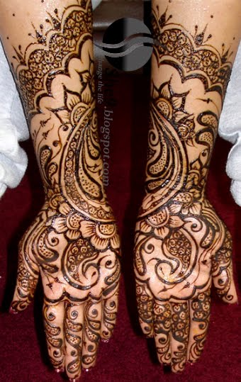 Basically the Arabian mehndi designs are very diverse and very antiques