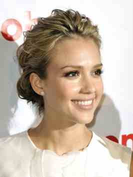 Messy  Hairstyle on Jessica Alba S Messy Bun Hairstyle   Sweet Hairstyles