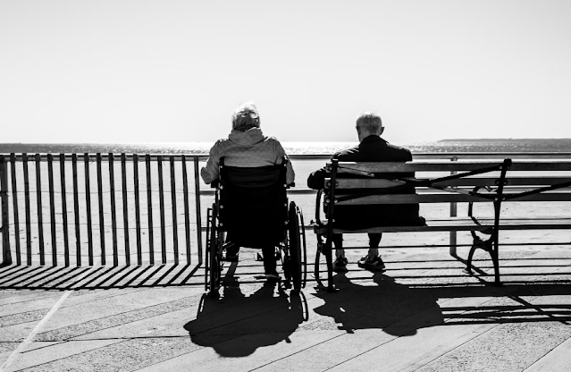 old-couple-at-waterfront