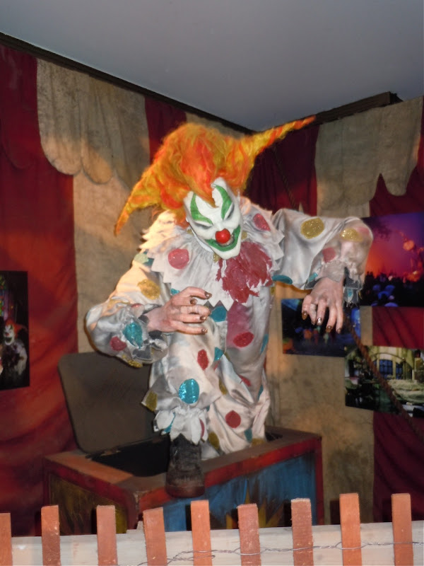 Halloween Horror Nights creepy clown Universal