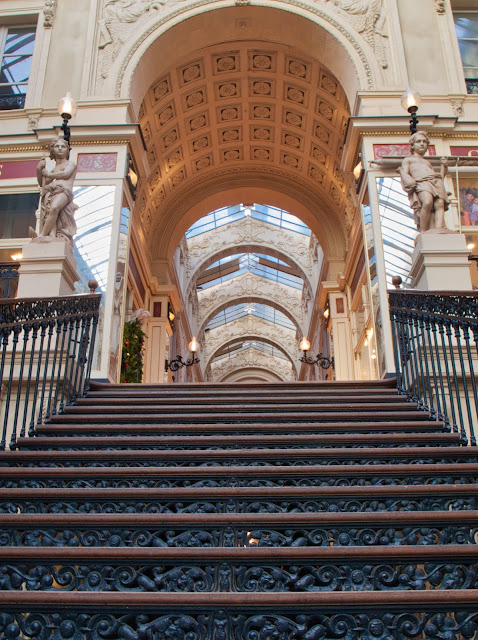 jiemve, l'escalier principal du passage Pommeraye à Nantes