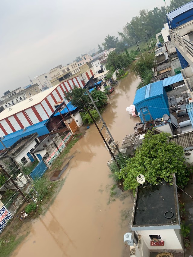 ग्रेटर नोएडा में जबरदस्त जलभराव। उद्यमियों ने लिखा मुख्यमंत्री को पत्र।