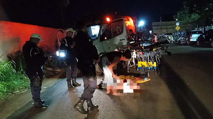 Homem é abandonado por amigos após cair da garupa de moto na leste