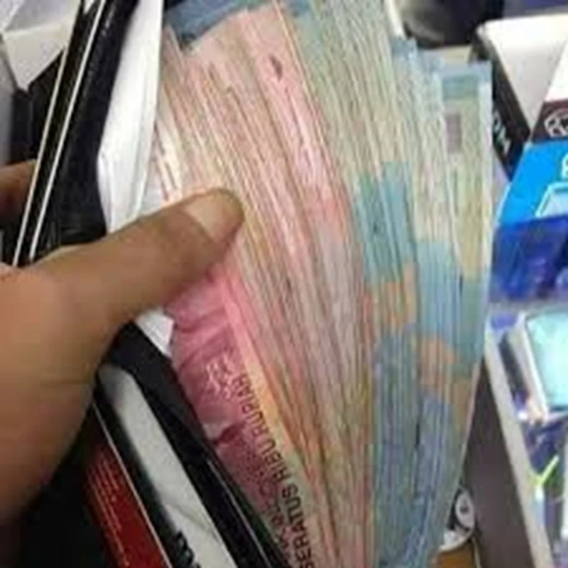 gambar-duit-banyak-di-dompet