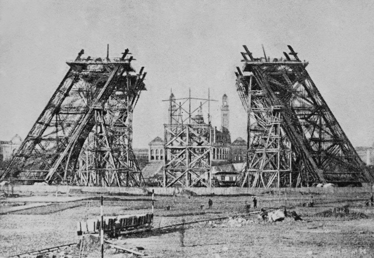 15 Amazing Vintage Photos of the Iconic Eiffel Tower Under Construction