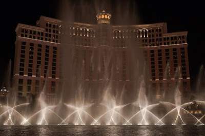 The Bellagio Casino Fountain Show Seen On www.coolpicturegallery.net