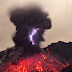 Σπάνιο βίντεο συλλαμβάνει ηφαιστειακή αστραπή από την έκρηξη ηφαιστείου