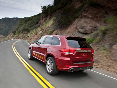 Jeep-Grand_Cherokee_SRT8_2012_1600x1200_Rear_Angle_02