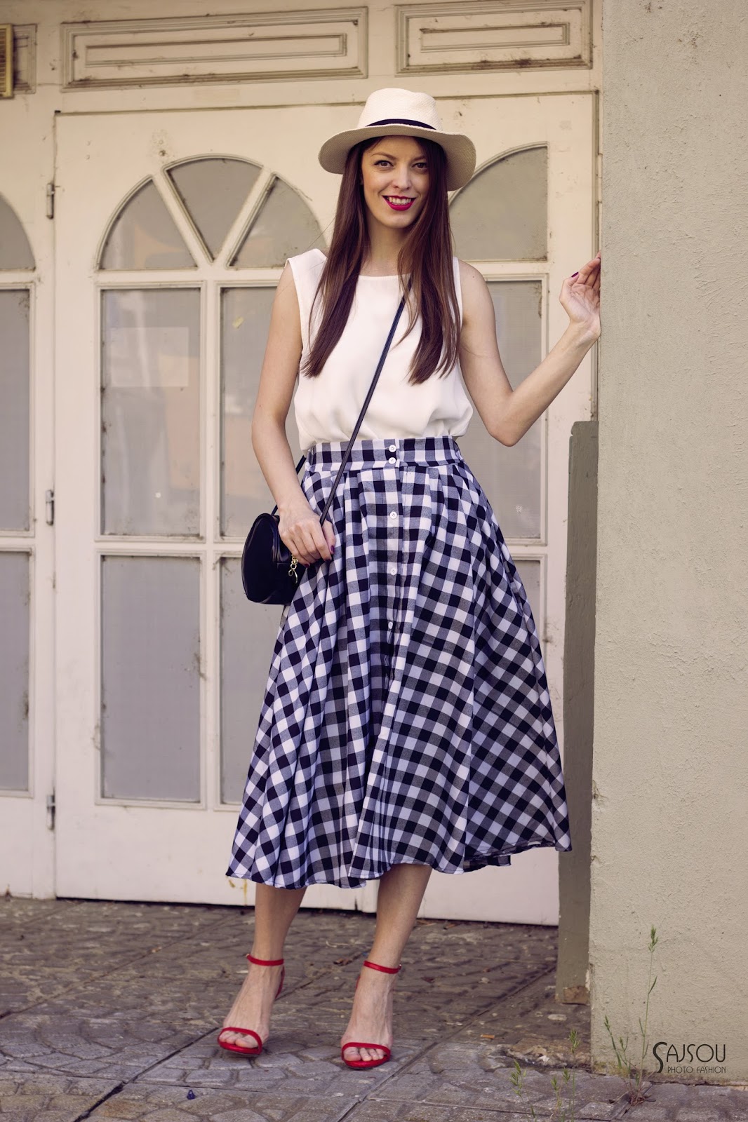 http://www.mademoiselleiva.com/2016/06/button-down-midi-skirt.html