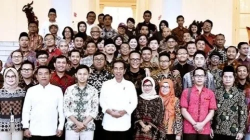 Beredar Foto Jokowi Bareng Abu Janda Cs, Ini Kata Denny Siregar.