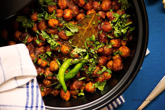 how to cook pindi chole recipe / rawalpindi style chole recipe / pindi chana masala recipe / pindi chole masala recipe / spicy chickpeas curry recipe and preparation with step by step pictures