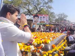 जिले के पृथ्वीपुर के दौरे पर आए कांग्रेस के वरिष्ठ नेता ज्योतिरादित्य सिंधिया के लिए इमेज नतीजे