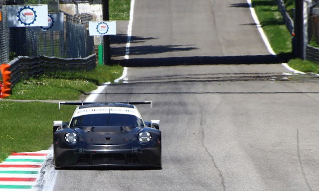 Porsche 911 RSR