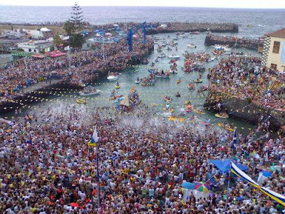 Fiesta de la Vírgen del Carmen, procesión en barca, Puerto de la Cruz (Tenerife)