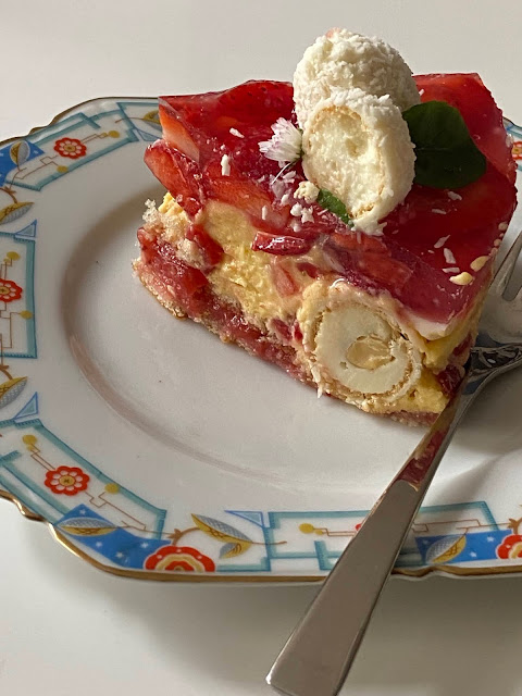 Fruchtige Erdbeeren-Kokos Torte