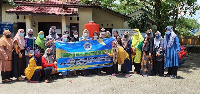 Tim Dosen Prodi Agribisnis Fakultas Pertanian UNISKA, Ajari Masyarakat Membuat Eco Enzyme Sebagai Cara Penanggulangan Sampah Rumah Tangga