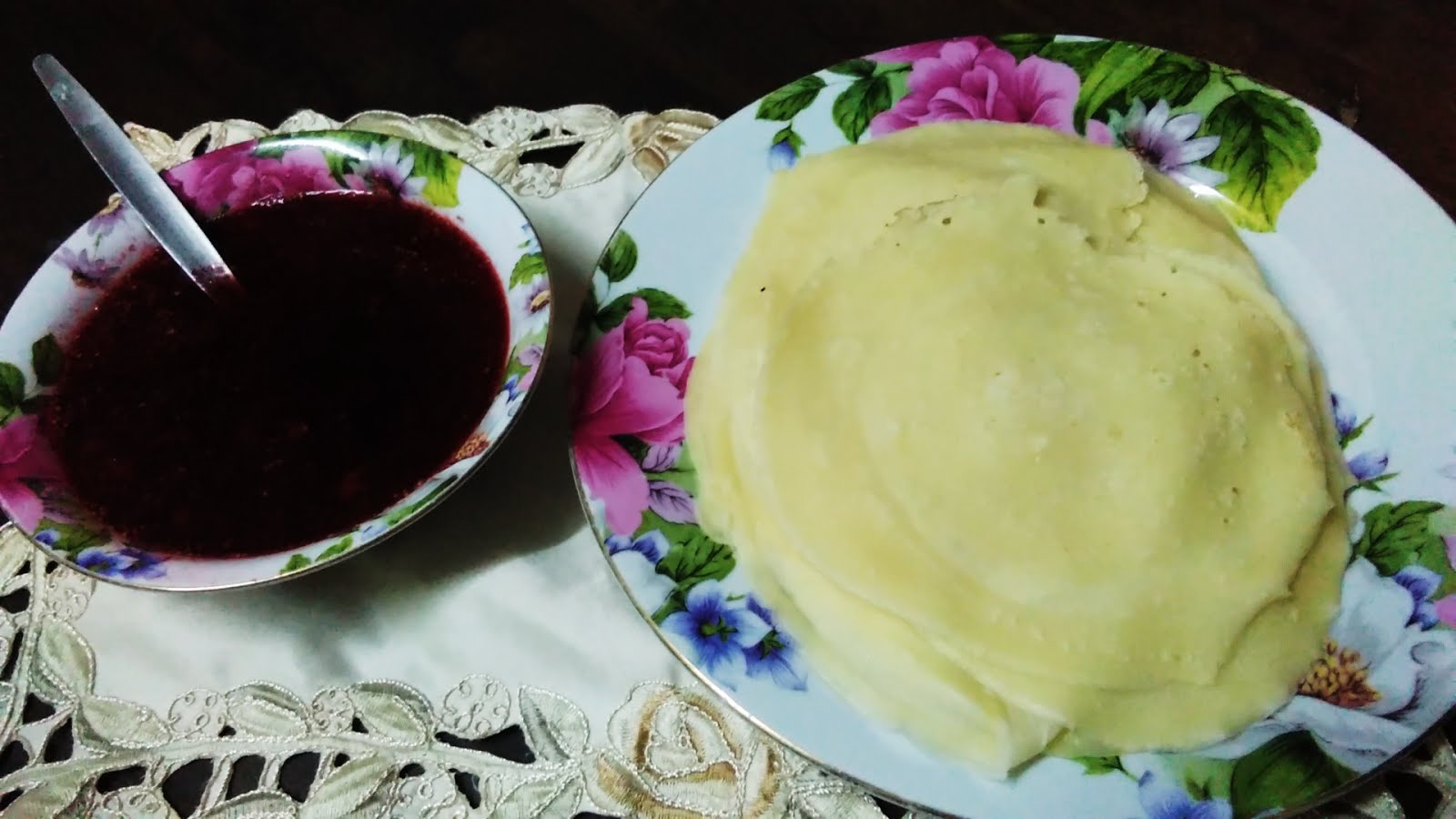 Pancakes with mulberry syrup