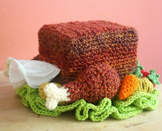 http://translate.google.es/translate?hl=es&sl=en&u=http://blog.twinkiechan.com/2014/05/09/free-crochet-pattern-turkey-tissue-box-cozy-with-roasted-veggies/&prev=search