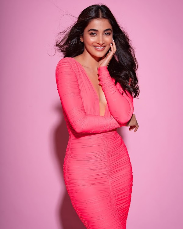 Pooja Hegde cleavage pink bodycon dress sexy body