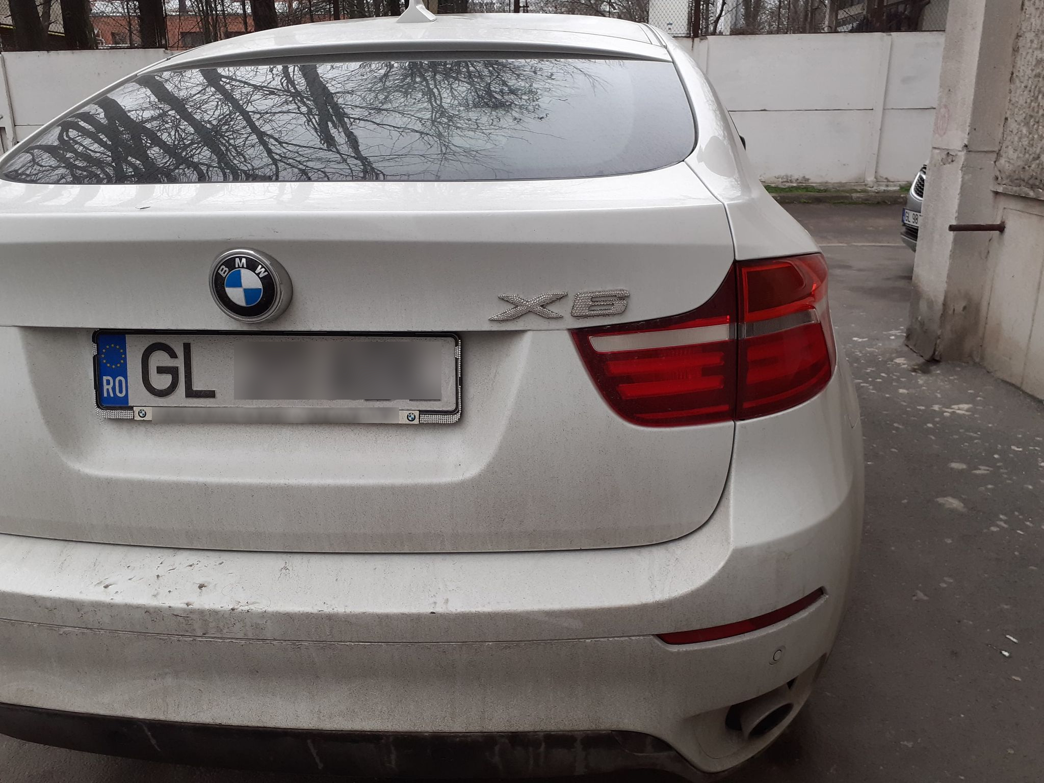 Ce-ar putea să-ți ia ochii la un BMW X6