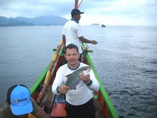 Teknik mancing banyak jenisnya dan sudah banyak dipratekkan oleh banyak orang yang hobi ma Nah ! Ini Dia Cara Unik Mancing Dari Sabang