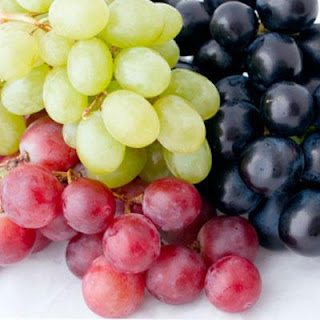 grape-cluster - تناول العنب يخفض نسبة السكر فى الدم