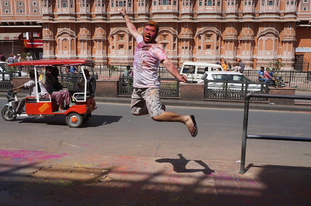 Lompat ceria di Hawa Mahal, Jaipur