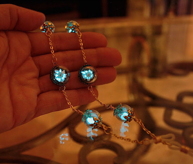 glow in the dark jewelry by Manon Richard