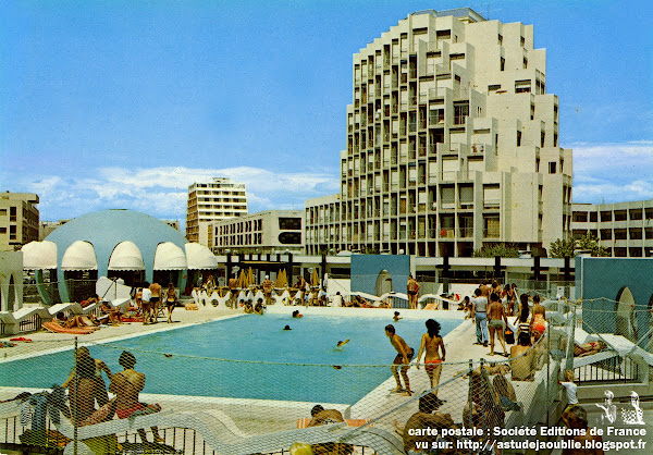 astudejaoublie - architecture - La Grande Motte - Bar de la Piscine Neptune  Architecte: Jean Balladur  Début du projet: 1972