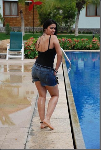 01 charmi sexy stills 040109