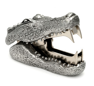 stapler remover shaped like alligator head with open jaws