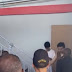Matan chino que enfrentó a golpes asaltantes irrumpieron en su negocio.
