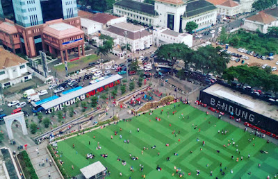 menara kembar Masjid Raya Bandung