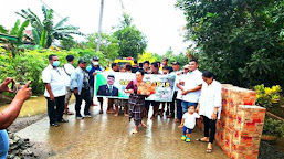 Salurkan Bantuan Untuk Korban Banjir, HM Aras Minta Maaf Tak Bisa Hadir Ditengah Masyarakat Soppeng