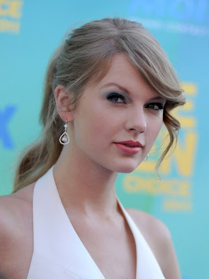 Taylor Swift Hairstyle