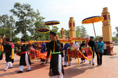 Fête du temple de Tien Cong