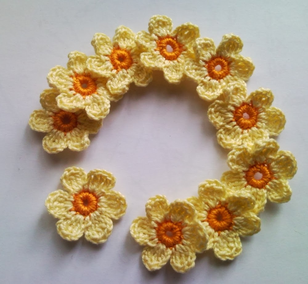 petites fleurs au crochetl