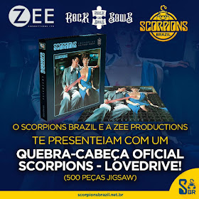 A imagem contem uma foto da caixa do quebra-cabeças com a imagem da capa do álbum Lovedrive sobre um fundo azul escuro. No topo estão os logos da Zee Productions e do Scorpions Brazi. Abaixo, está escrito: O Scorpions Brazil e a Zee Productions te presenteiam com um Quebra Cabeça Scorpions Lovedrive!"