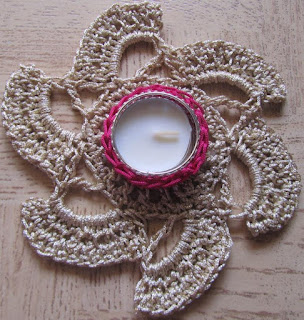 Sweet Nothings Crochet free crochet pattern blog, photo of the tea light holder