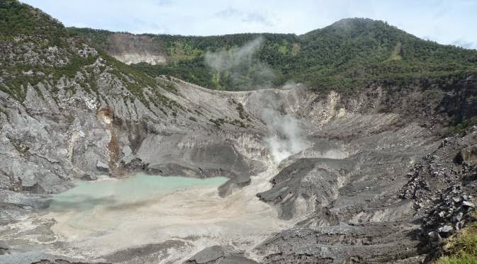 Kawah Gunung Paling Eksotik Di Indonesia