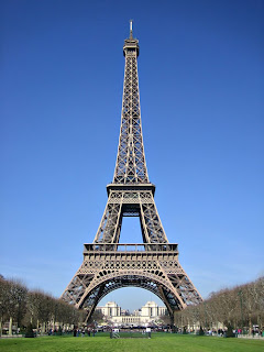 Descriptive Text ; Eiffel Tower  a