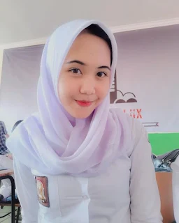 Siswi SMA Cantik Berjilbab