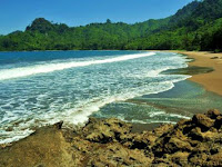 Pantai Bandealit Jember, Pesona Laut Yang Unik dan Natural