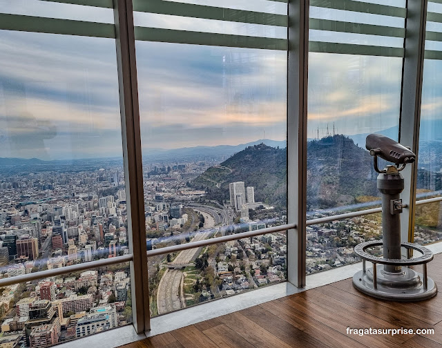 Cerro San Cristóbal visto do Sky Costanera