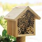 Open face roofed wooden shelter for bees