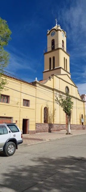 Wir führen die Reparatur des Daches der Kirche Nuestra Señora del Carmen in Villazón durch.