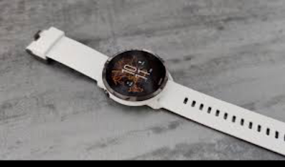 White sunnto smart watch 