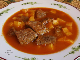 Ternera guisada en salsa de mamá - Beef stew