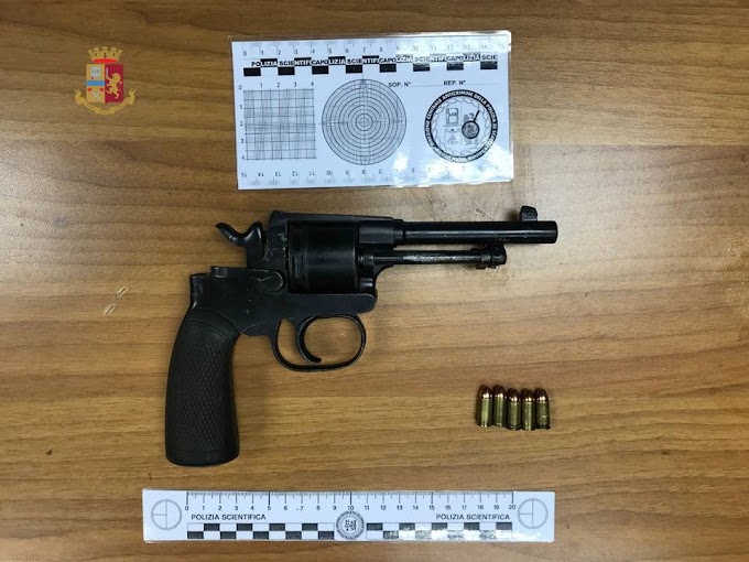 Taranto, sorpreso con un revolver per strada: arrestato 28enne